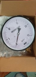 Đồng hồ đo áp suất Wise P110 vỏ thép chân đồng dưới 3/8 (10A), mặt D100mm, áp 0-25 kg/cm2