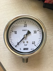 Đồng hồ áp suất Wise P252 vỏ Inox chân inox dưới 1/2 (15A) , mặt D100mm, áp 0-40bar 