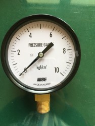 Đồng hồ đo áp suất Wise Hàn Quốc P110 vỏ thép chân đồng dưới 1/2 (15A), mặt D100mm, áp 0-10kg