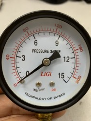 Đồng hồ áp suất Ligi, chân 8A, thân thép 63mm, không dầu, áp 0-15 kg/cm2