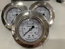 Đồng hồ áp suất chân sau có vành mặt 63 có dầu 15Kg